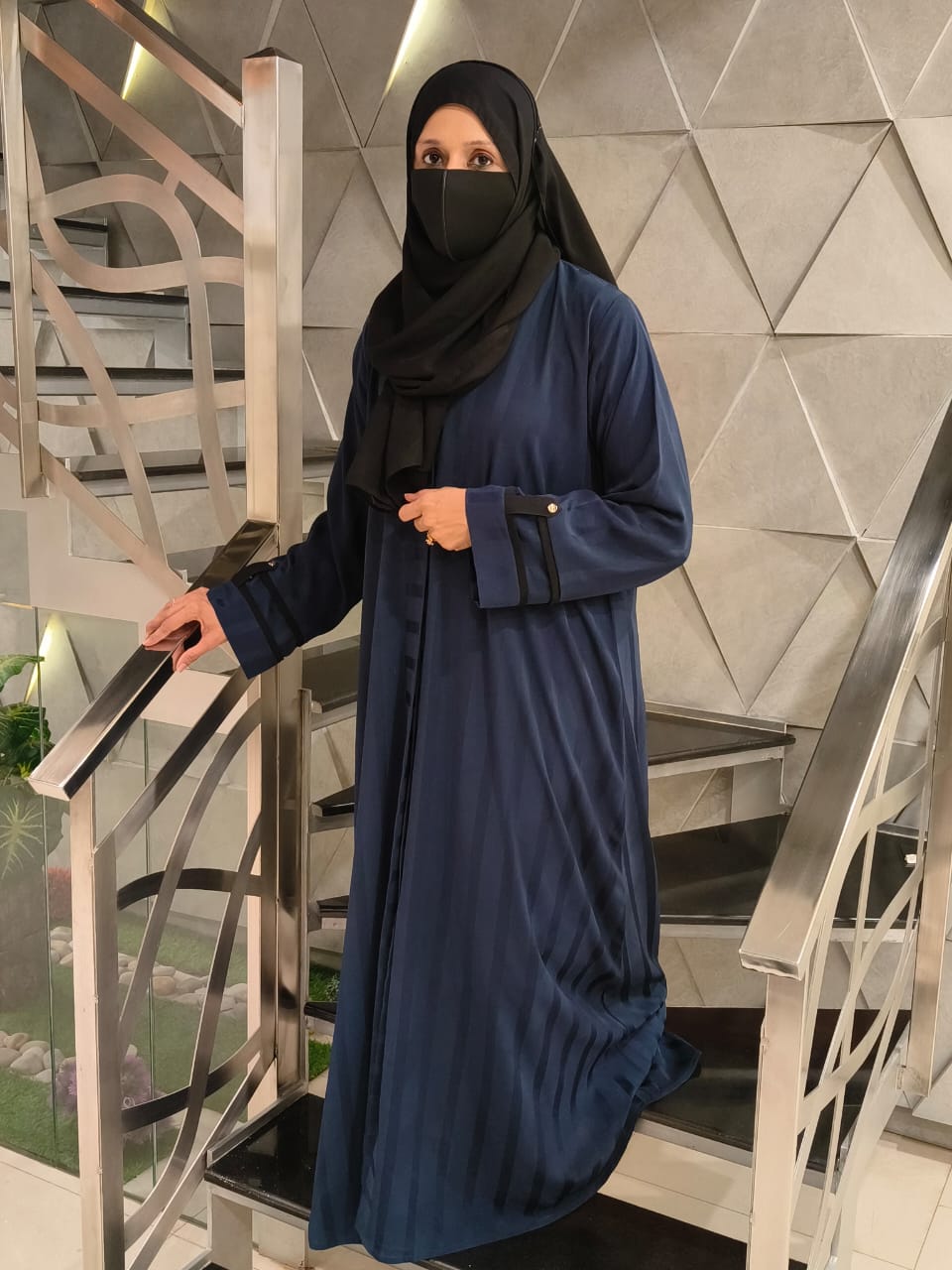 Bahar Stripes Abaya