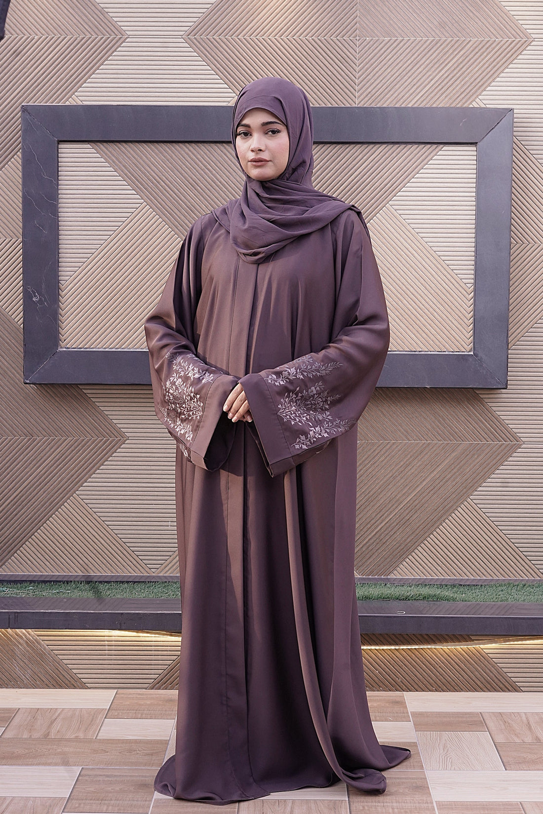 Noor Al-Qahwa Abaya