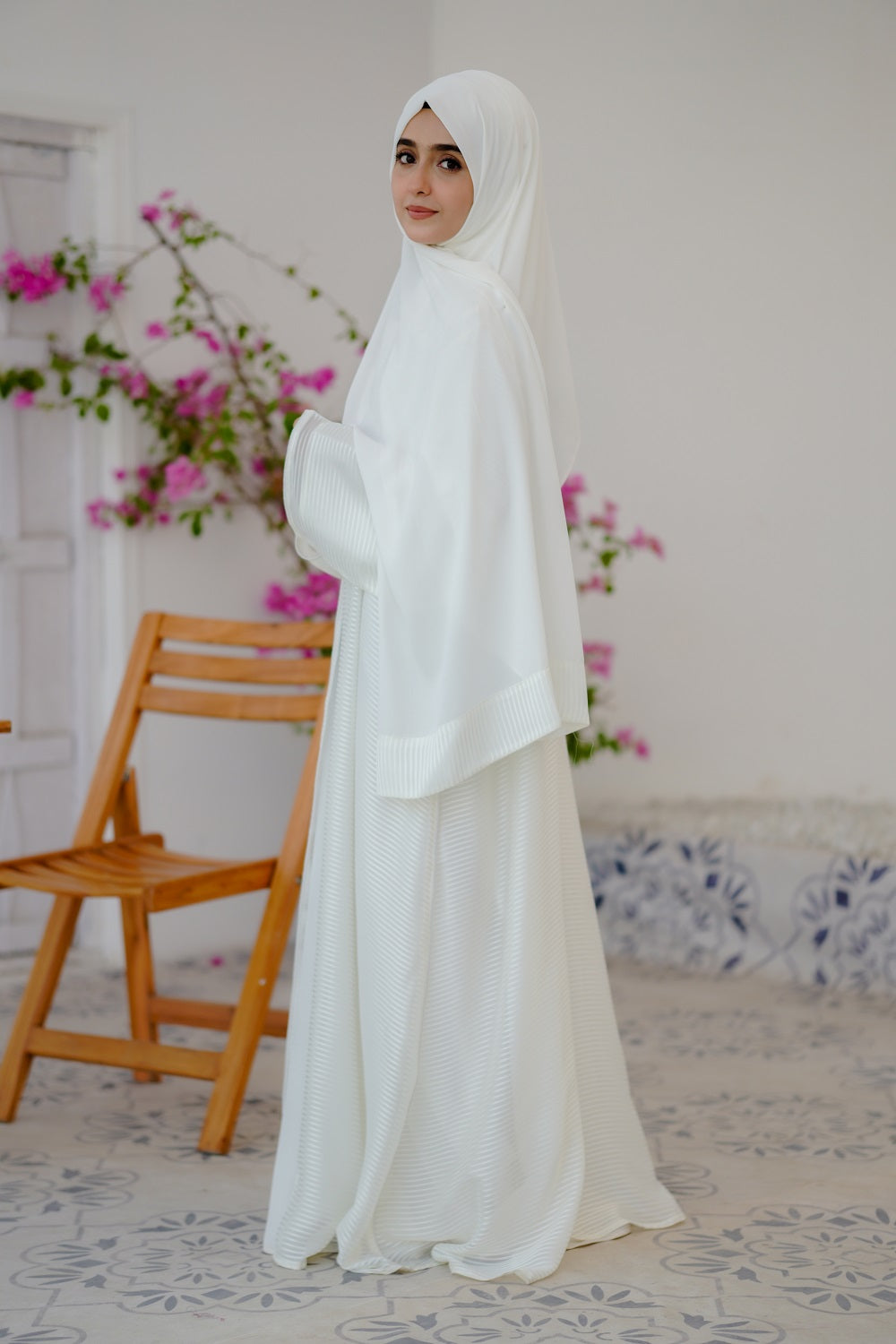 Nura White Layer Abaya